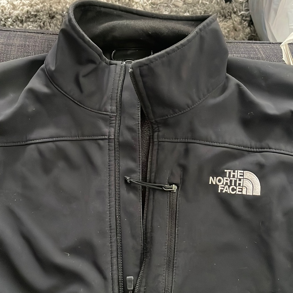 Black men’s north face jacket